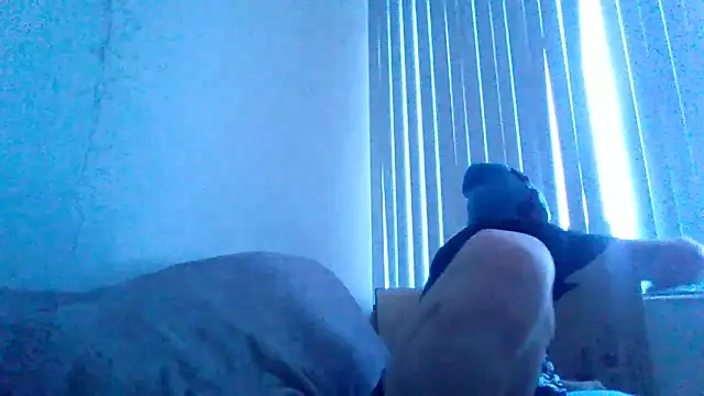 alejandro69420 online show from April 18, 2026, 5:37 pm