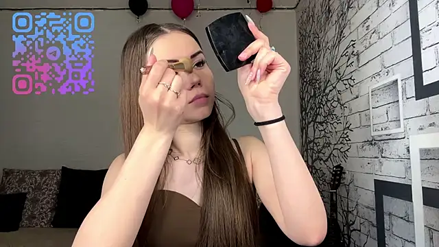 ElmiraDabato online show from April 19, 2026, 5:19 am