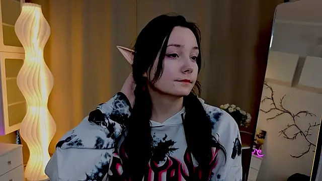 Snapshot of KaraNeagle chatting on April 8, 2026, 6:04 am KaraNeagle online show from April 8, 2026, 6:04 am