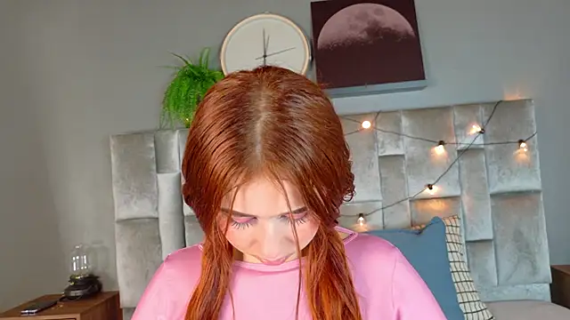 Snapshot of StarrMoon__ chatting on April 7, 2026, 3:19 am StarrMoon online show from April 7, 2026, 3:19 am