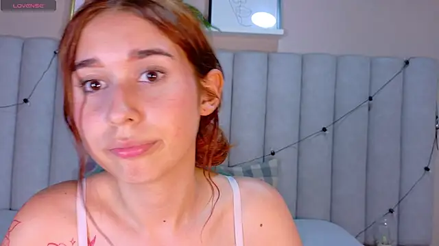 Snapshot of StarrMoon__ chatting on April 9, 2026, 6:19 am StarrMoon online show from April 9, 2026, 6:19 am