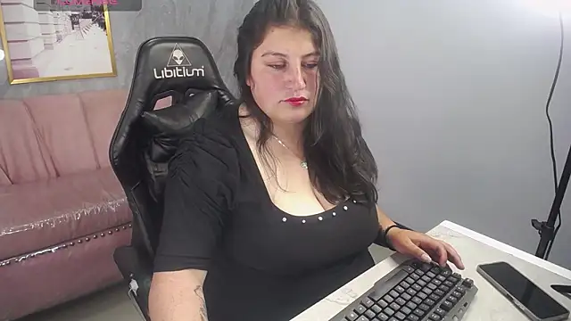 Lina ch1 online show from March 28, 2026, 8:32 pm