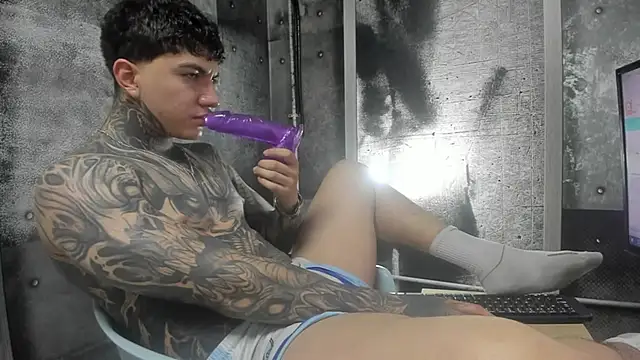 Snapshot of Gury_tattoo chatting on May 14, 2026, 8:17 pm Gury tattoo online show from May 14, 2026, 8:17 pm