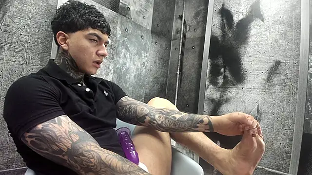 Snapshot of Gury_tattoo chatting on May 29, 2026, 8:15 pm Gury tattoo online show from May 29, 2026, 8:15 pm