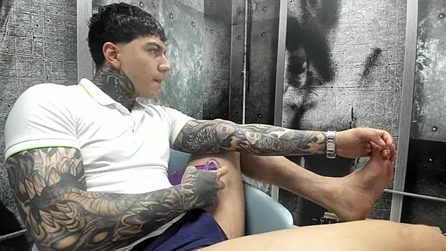 Snapshot of Gury_tattoo chatting on May 23, 2026, 2:16 pm Gury tattoo online show from May 23, 2026, 2:16 pm