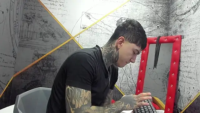 Snapshot of Gury_tattoo chatting on April 14, 2026, 4:34 pm Gury tattoo online show from April 14, 2026, 4:34 pm