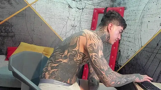 Snapshot of Gury_tattoo chatting on April 9, 2026, 4:35 pm Gury tattoo online show from April 9, 2026, 4:35 pm