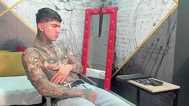 Snapshot of Gury_tattoo chatting on April 7, 2026, 4:42 pm Gury tattoo online show from April 7, 2026, 4:42 pm