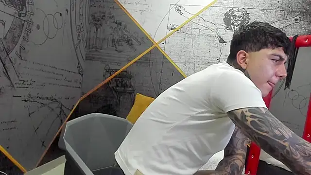 Snapshot of Gury_tattoo chatting on April 15, 2026, 5:50 pm Gury tattoo online show from April 15, 2026, 5:50 pm