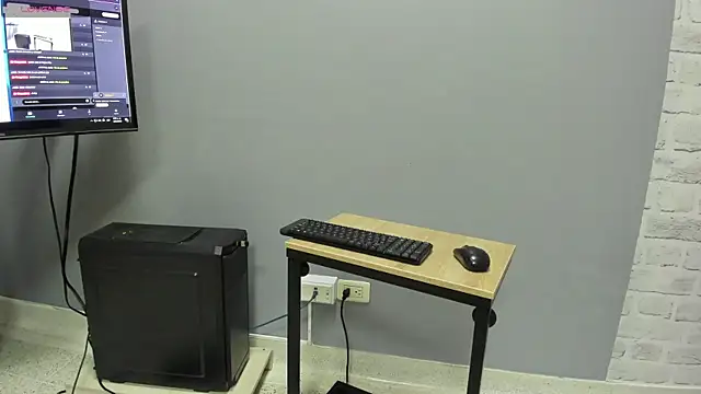 Snapshot of Gury_tattoo chatting on April 1, 2026, 1:41 pm Gury tattoo online show from April 1, 2026, 1:41 pm