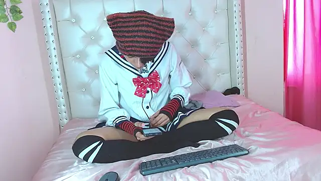 Snapshot of romeo_laurient chatting on May 5, 2026, 5:05 pm romeo laurient online show from May 5, 2026, 5:05 pm