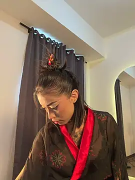 Snapshot of Ellelie_77 chatting on April 8, 2026, 2:07 pm Ellelie 77 online show from April 8, 2026, 2:07 pm