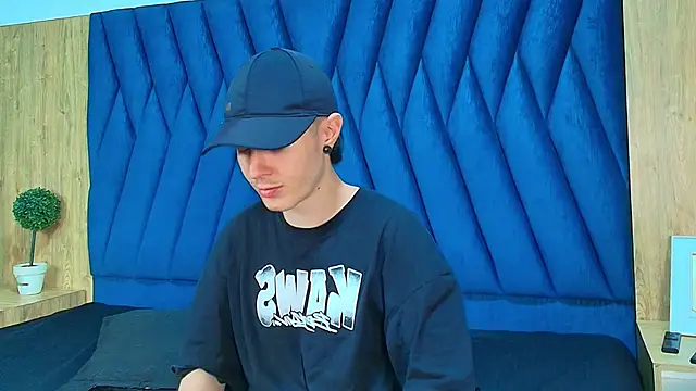 Snapshot of lio____ chatting on April 7, 2026, 3:19 am lio online show from April 7, 2026, 3:19 am