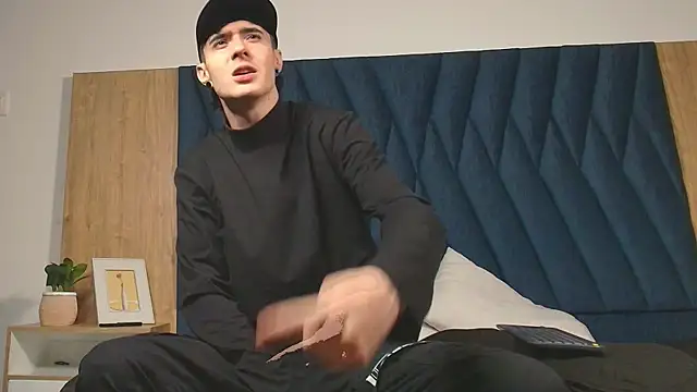 Snapshot of lio____ chatting on April 13, 2026, 3:21 am lio online show from April 13, 2026, 3:21 am