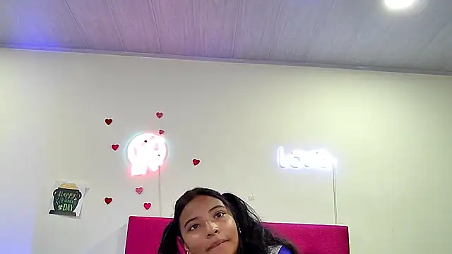 Snapshot of Ellie_Cute7 chatting on March 25, 2026, 7:13 pm Ellie Cute7 online show from March 25, 2026, 7:13 pm