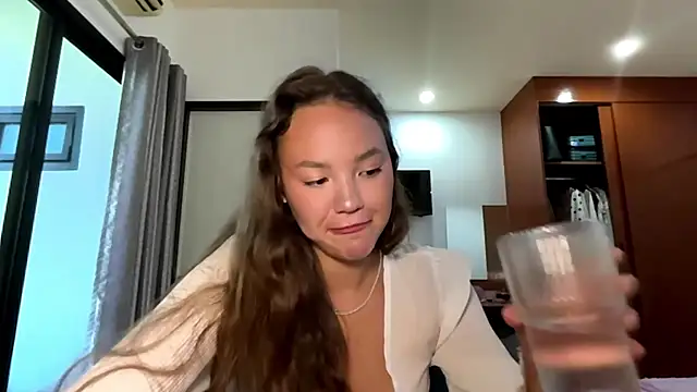 kamila 18 french online show from April 3, 2026, 3:13 am