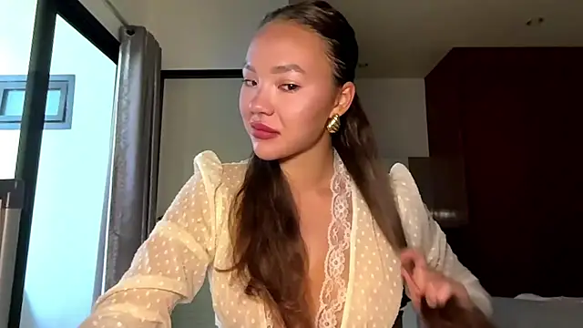 kamila 18 french online show from April 6, 2026, 2:29 am