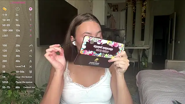 Snapshot of kamila_18_french chatting on June 16, 2026, 3:17 am kamila 18 french online show from June 16, 2026, 3:17 am