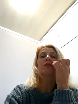 MiaLove183 online show from April 10, 2026, 11:50 am