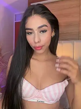 Snapshot of Rossie_Blooms chatting on June 11, 2026, 2:53 am Rossie Blooms online show from June 11, 2026, 2:53 am