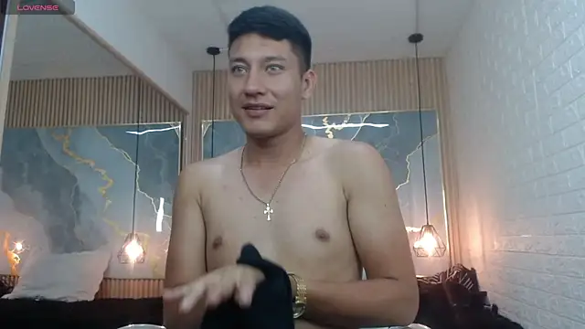 Snapshot of DominantBoy4 chatting on May 7, 2026, 7:50 pm DominantBoy4 online show from May 7, 2026, 7:50 pm