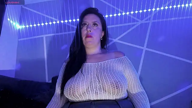 bella smit1 online show from April 7, 2026, 3:08 am