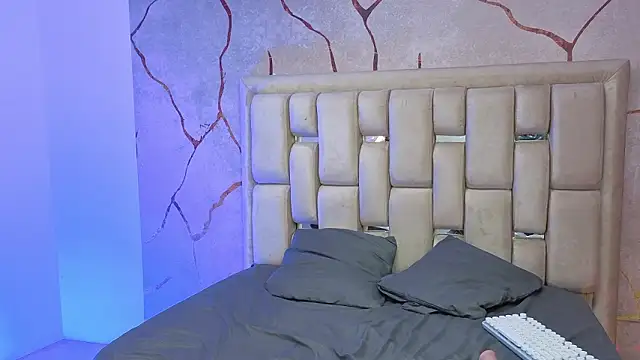 Tom Parker  online show from March 26, 2026, 9:24 pm