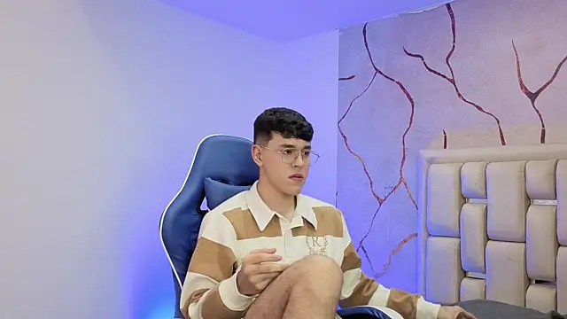 Tom Parker  online show from April 9, 2026, 10:16 pm