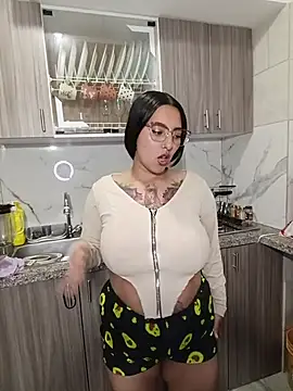 Snapshot of BombomAndAxel chatting on April 1, 2026, 2:35 am BombomAndAxel online show from April 1, 2026, 2:35 am