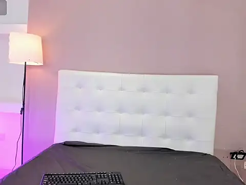 Zoesecret online show from April 11, 2026, 7:27 am