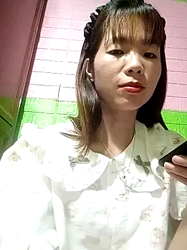 Snapshot of AmyLinee01 chatting on May 10, 2026, 9:05 pm AmyLinee01 online show from May 10, 2026, 9:05 pm