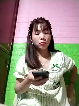 Snapshot of AmyLinee01 chatting on May 21, 2026, 5:16 am AmyLinee01 online show from May 21, 2026, 5:16 am
