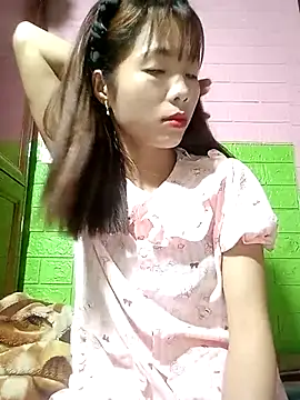 Snapshot of AmyLinee01 chatting on April 23, 2026, 1:45 am AmyLinee01 online show from April 23, 2026, 1:45 am