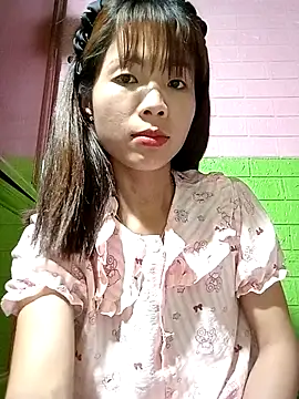 Snapshot of AmyLinee01 chatting on April 28, 2026, 10:58 pm AmyLinee01 online show from April 28, 2026, 10:58 pm