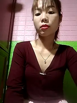 Snapshot of AmyLinee01 chatting on April 17, 2026, 1:52 am AmyLinee01 online show from April 17, 2026, 1:52 am