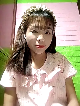 Snapshot of AmyLinee01 chatting on May 6, 2026, 3:43 am AmyLinee01 online show from May 6, 2026, 3:43 am