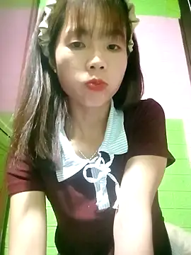 Snapshot of AmyLinee01 chatting on May 4, 2026, 11:57 am AmyLinee01 online show from May 4, 2026, 11:57 am