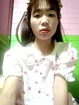 Snapshot of AmyLinee01 chatting on May 9, 2026, 5:55 am AmyLinee01 online show from May 9, 2026, 5:55 am