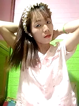 Snapshot of AmyLinee01 chatting on May 5, 2026, 1:14 pm AmyLinee01 online show from May 5, 2026, 1:14 pm