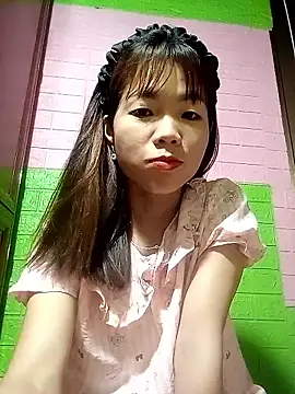 Snapshot of AmyLinee01 chatting on May 13, 2026, 10:39 pm AmyLinee01 online show from May 13, 2026, 10:39 pm