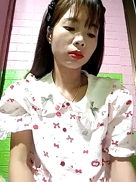 Snapshot of AmyLinee01 chatting on May 1, 2026, 11:48 am AmyLinee01 online show from May 1, 2026, 11:48 am
