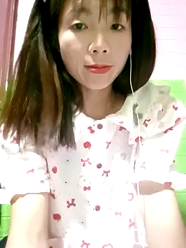 Snapshot of AmyLinee01 chatting on April 30, 2026, 8:57 pm AmyLinee01 online show from April 30, 2026, 8:57 pm