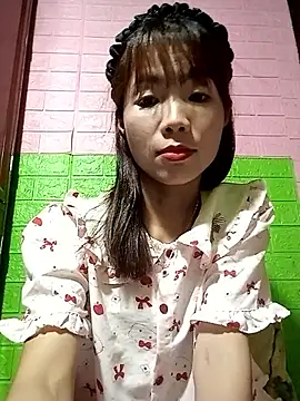 Snapshot of AmyLinee01 chatting on May 11, 2026, 3:29 pm AmyLinee01 online show from May 11, 2026, 3:29 pm