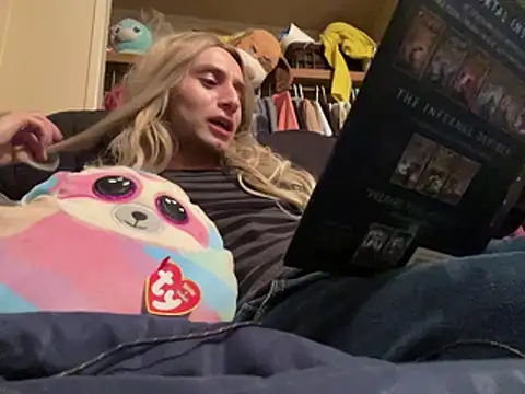 Snapshot of AlexAndriaStrips chatting on April 12, 2026, 1:31 am AlexAndriaStrips online show from April 12, 2026, 1:31 am