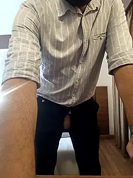 Snapshot of Daddyfuck34 chatting on April 17, 2026, 4:37 am Daddyfuck34 online show from April 17, 2026, 4:37 am