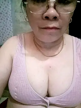 Snapshot of Funsexy1 chatting on May 4, 2026, 5:44 am Funsexy1 online show from May 4, 2026, 5:44 am