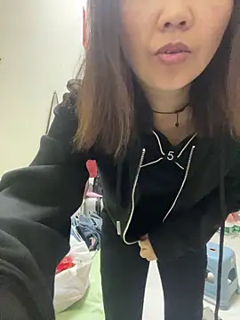 lululove66 online show from April 13, 2026, 7:51 pm