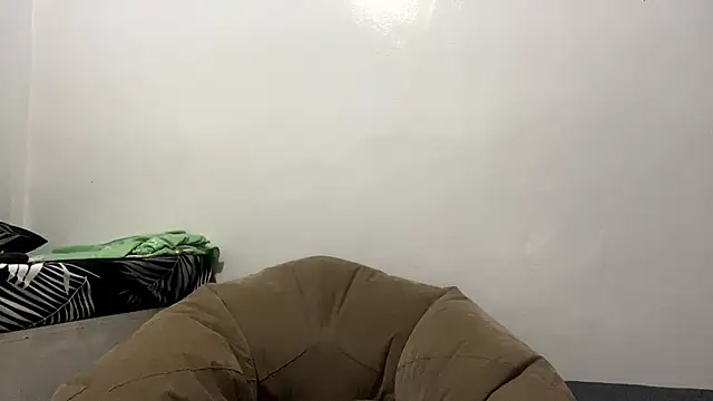 CorrinaThach online show from April 4, 2026, 3:46 am