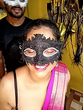 Snapshot of Crushme_cpl chatting on April 5, 2026, 4:35 pm Crushme cpl online show from April 5, 2026, 4:35 pm