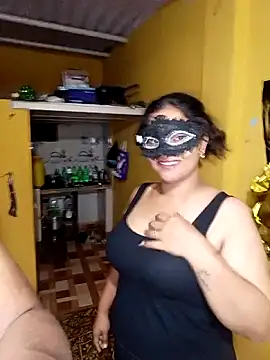 Snapshot of Crushme_cpl chatting on April 14, 2026, 6:46 pm Crushme cpl online show from April 14, 2026, 6:46 pm